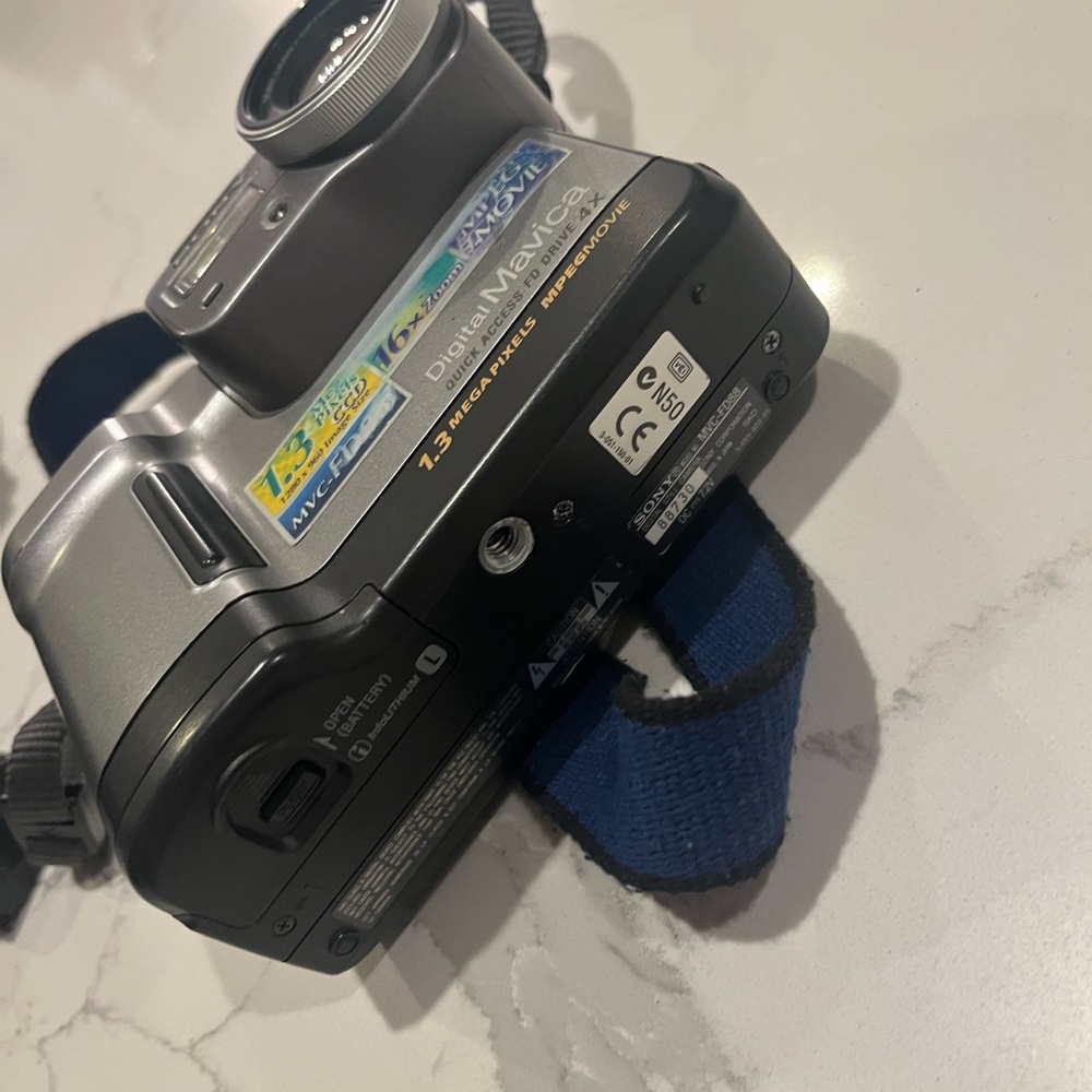 Sony Mavica MVC-FD88 0.4MP Digital Camera with Leather Case TESTED WORKS!! - Picture 5 of 9